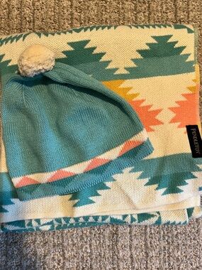Pendleton Women’s Scarf & Hat